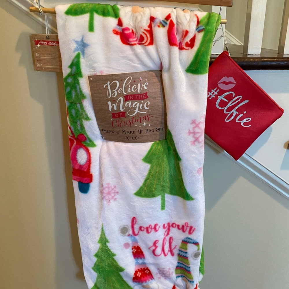 Love Your Elf Throw with makeup bag